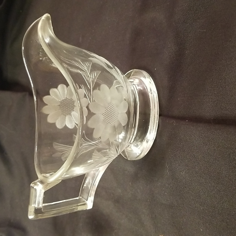 Vintage Heisey Etched glass sugar and cream set - Picture 8 of 15